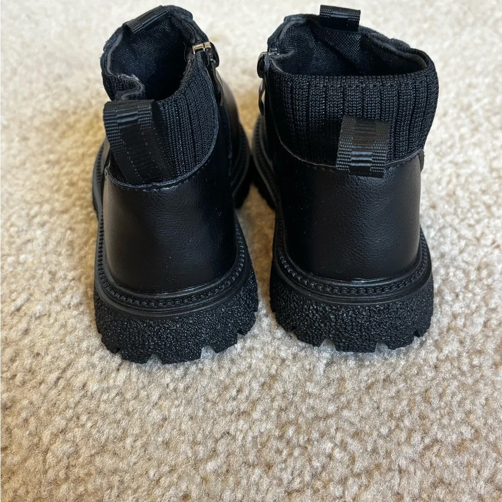 NWOT Black Kids Boots Size 7 With Zipper Enclosire